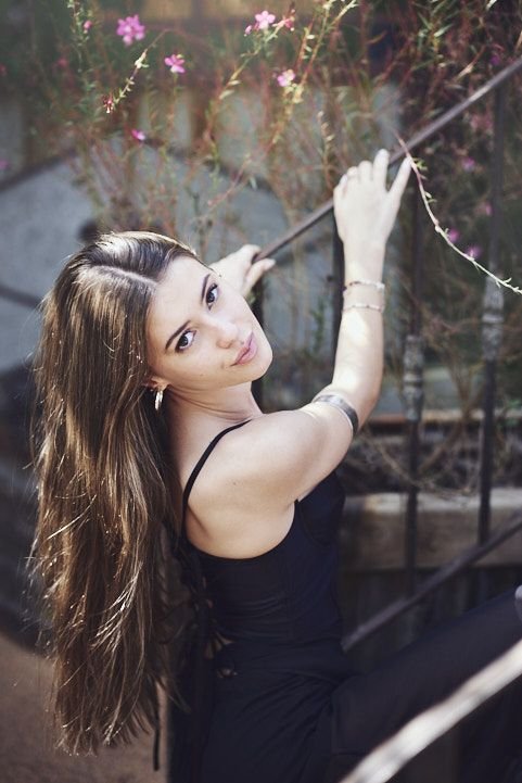 Book de 15 artístico al aire libre para quinceañeras que buscan fotos exclusivas en Argentina. Sesión de 15 años.