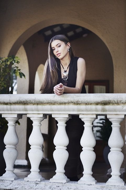 Fotografía profesional de 15 años en casonas y estancias exclusivas de Argentina, estilo artístico y de alta gama.