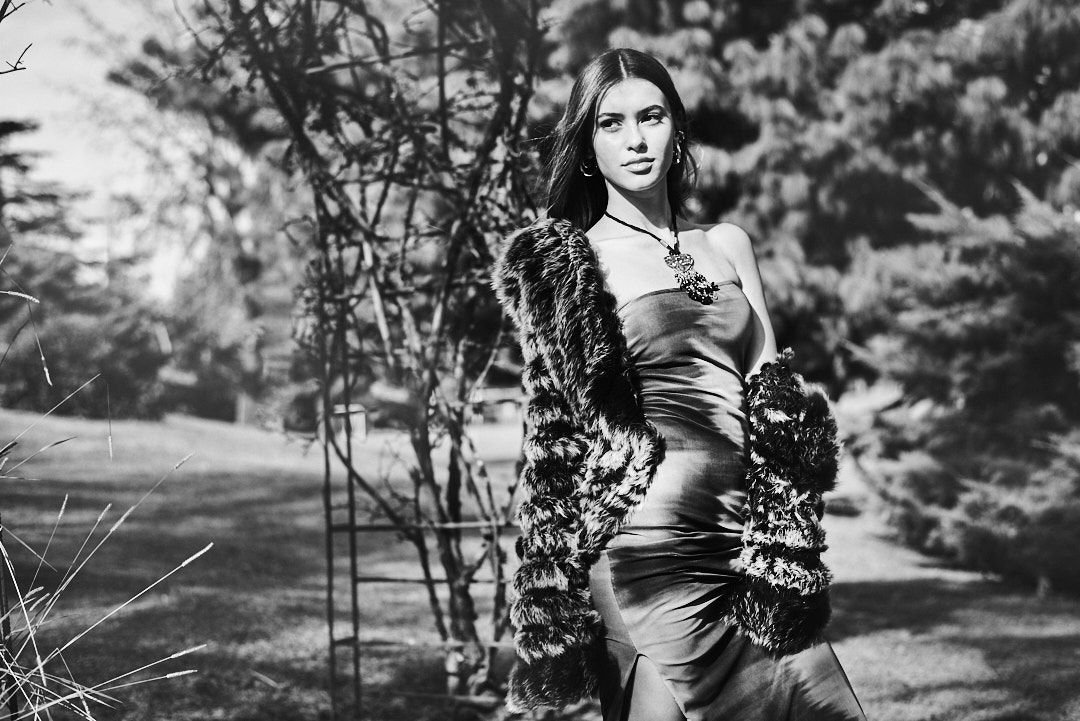 Fotografía de 15 con estética editorial, cuidada y artística, realizada en escenarios exclusivos en Argentina.