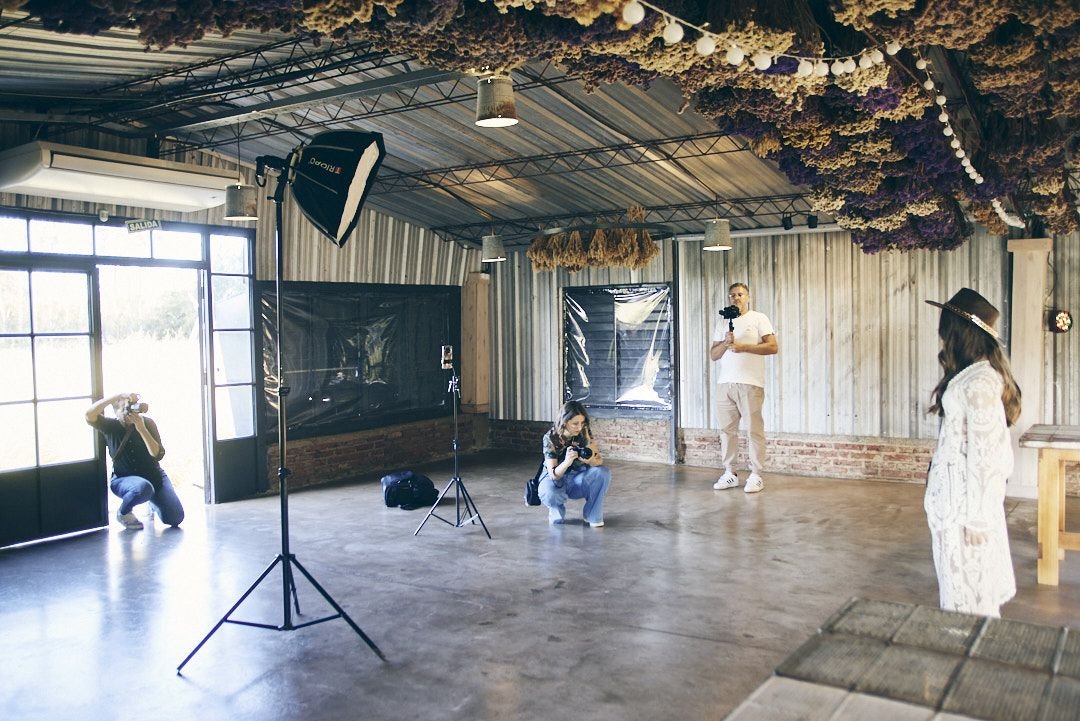 Backstage de sesión de 15 creativa con equipo profesional en Argentina