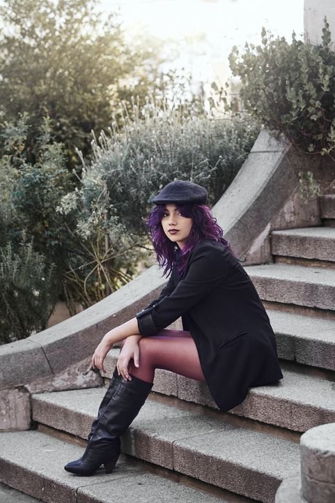Sesión artística de 15 años con makeup y styling moderno; fotografía profesional diseñada para clientes premium que buscan imágenes editoriales en Argentina.