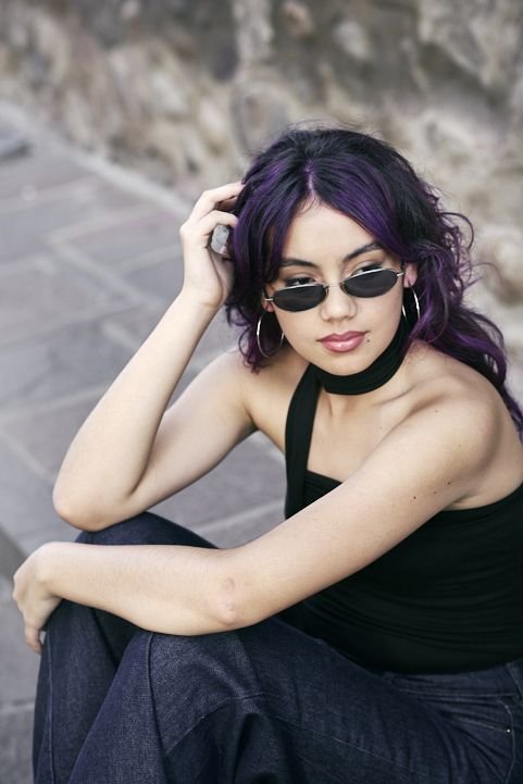 Retrato artístico de 15 años en arquitectura histórica; fotografía editorial premium para clientes que buscan imágenes diferentes y sofisticadas en Argentina.