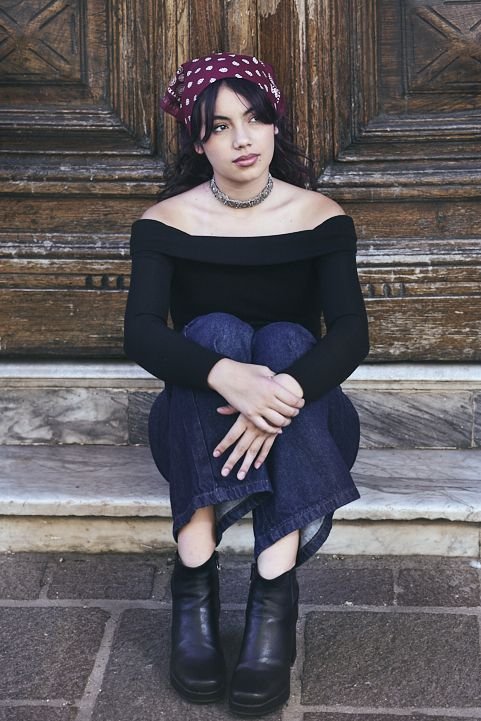 Retrato artístico con estética cinematográfica; fotos de 15 años premium para clientas con estilo propio en Argentina.