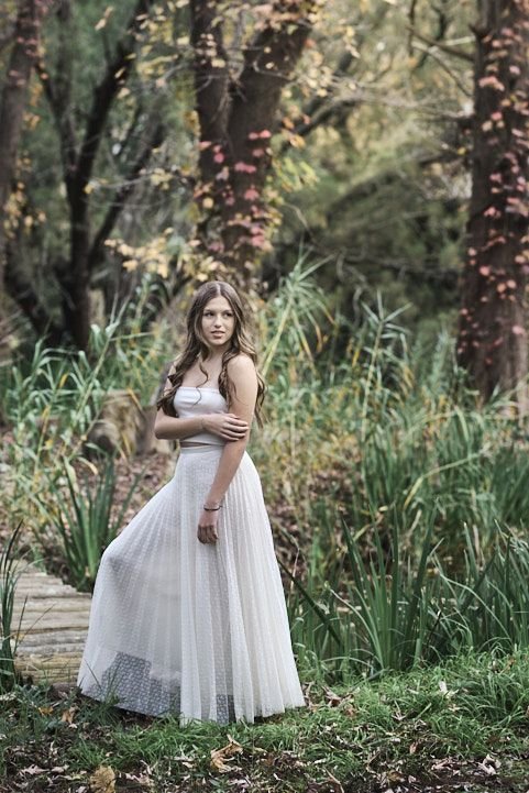 Sesión de fotos de 15 años en Argentina con vibra boho-romantica y luz dorada, ideal para Palermo Chico y zonas exclusivas.