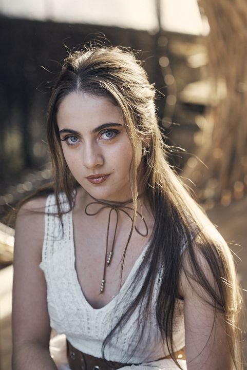 Sesión de fotos de 15 con estética bohemia y luz natural