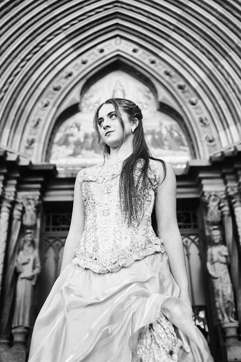 Sesión de fotos de 15 años estilo fashion editorial en calles icónicas de Argentina, pensada para quinceañeras que desean un book único y sofisticado.