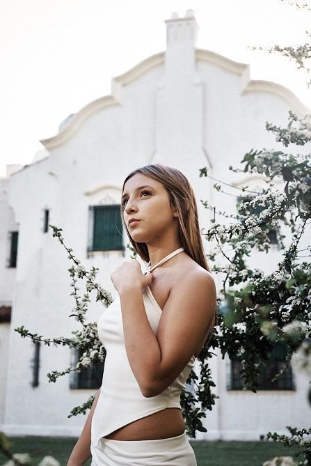 Sesión de fotos de 15 años en La Laguna, fotografía editorial con estilo natural y sensibilidad artística