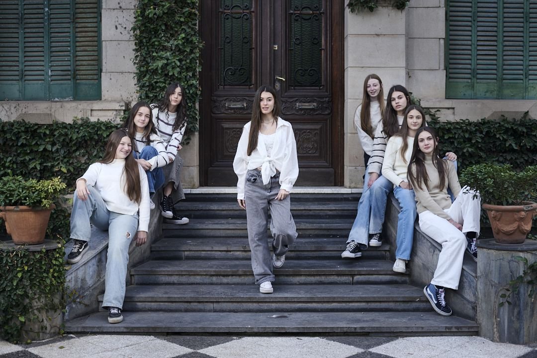 sesión de amigas de Cata con su grupo de amigas